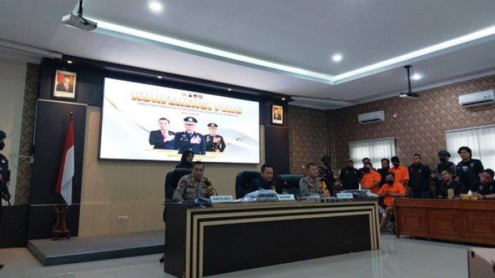 Direktur Reserse Kriminal Umum Polda Jateng Kombes Ronald Simamora Memberikansiang