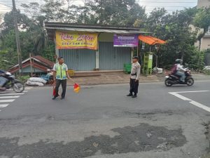 Polres Banjarnegara  Jaga Kamseltibcarlantas dan Lakukan Pengaturan Lalu Lintas Pagi Hari