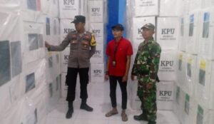 Polres Rembang Beri Pengamanan Logistik Pemilu 2024 di PPK Kecamatan Sarang