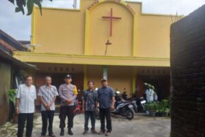 Amankan Gereja, Polres Banjarnegara Beri Rasa Aman Saat Umat Kristiani Beribadah