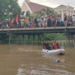 Tim Sar Gabungan Melakukan Pencarian Remaja Tenggelam Di Sungai Lodji