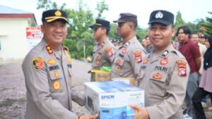 Tunjang Kinerja Unit Kerjanya, Kapolres Lamandau Beri Peralatan Kantor