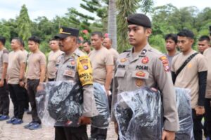 Kapolres Lamandau Distribusikan Kaporlap kepada Personel Jelang Pemilu