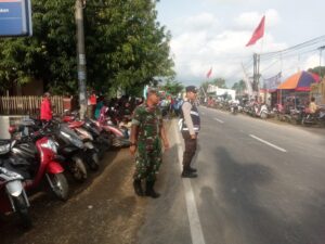 Edukasi Lalu Lintas dari Bhabinkamtibmas saat Karnaval di Desa Sumberejo