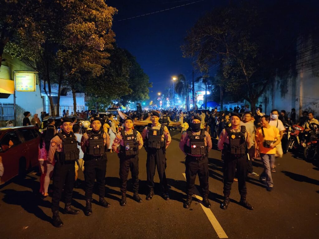 Personil Polresta Pati Amankan Kirab Ritual Indonesia Damai Perayaan Tahun Baru Imlek 2575