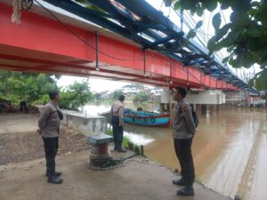 Upaya Siaga Polresta Pati: Antisipasi Bencana Banjir dengan Pemantauan Debit Air