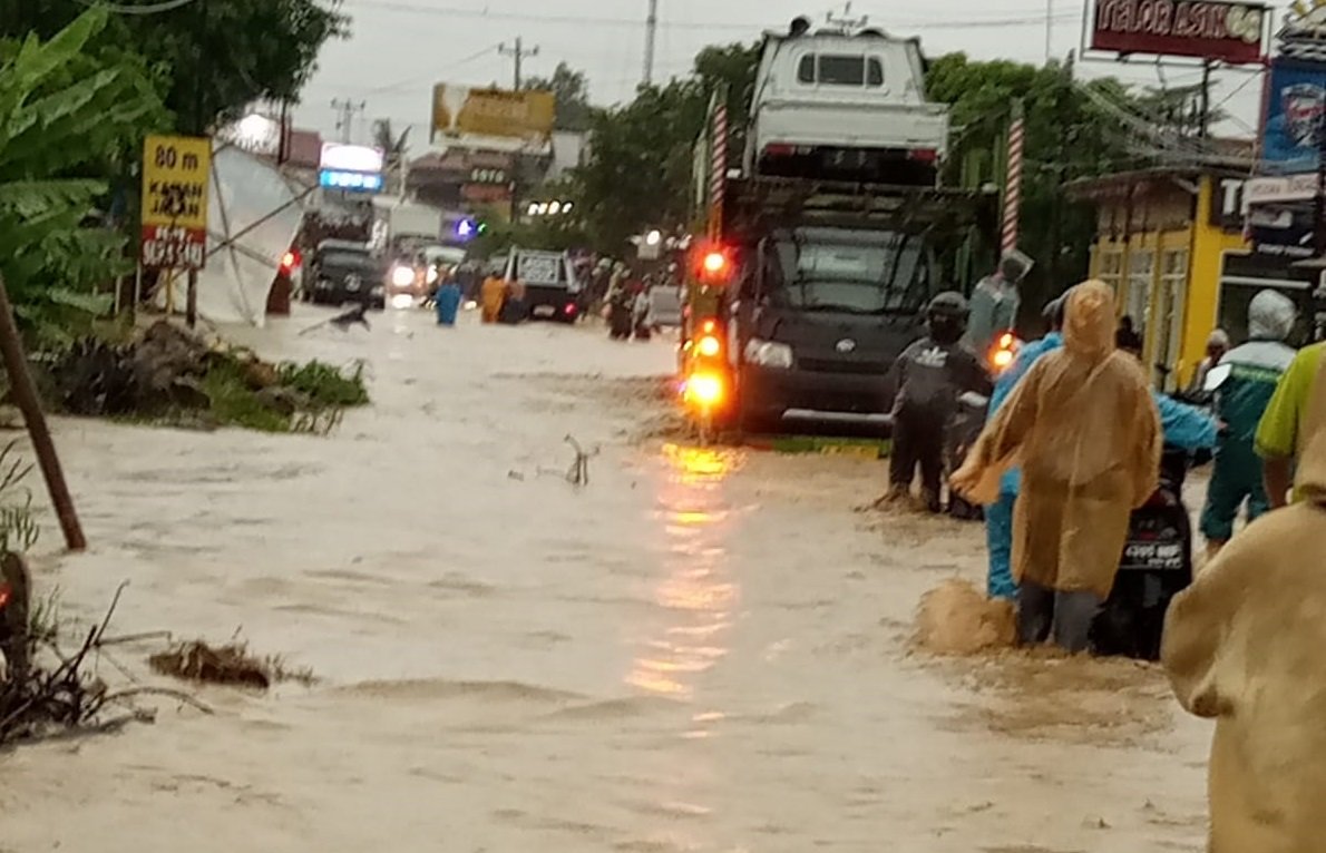 Banjir Melanda 4 Desa Di Tegal Hingga 70 Cm Kcx9d8ksvo