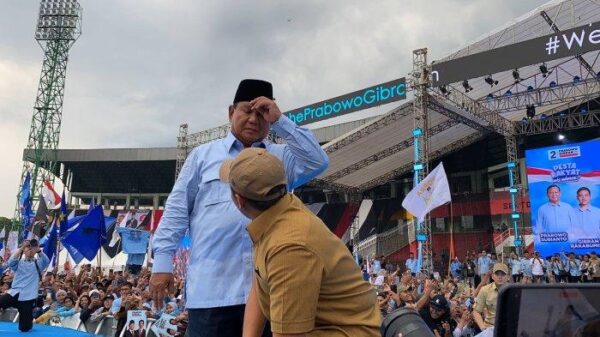 Capres Prabowo Subianto Hujan Hujanan Saat Kampanye Akbar Di Sidoarjo