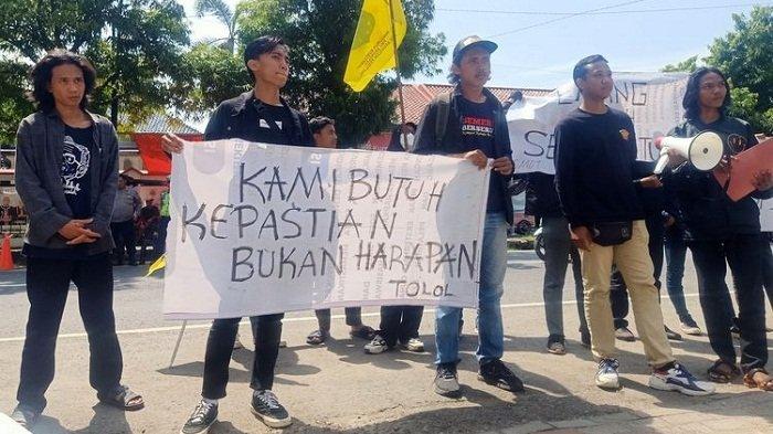 Demo Menuntut Ketua Kpu Pemalang Mundur Dari Jabatan Selasa 622024