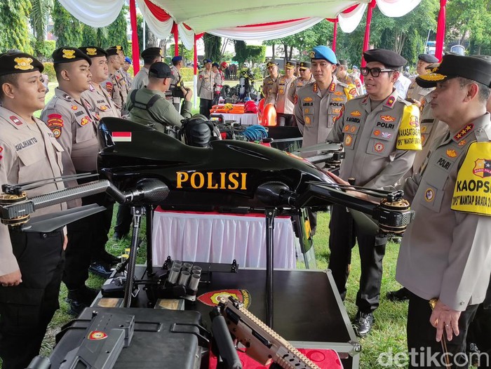 Drone Pelontar Gas Air Mata Milik Polda Jateng Ditunjukkan Dalam Apel Kesiapan Pengamanan Pemilu Di Simpang Lima Semarang Sabt 43