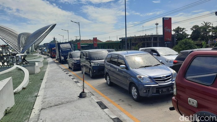 Kondisi Jalan Pantura Kudus Menuju Demak Alami Kemacetan Kamis 822024 169