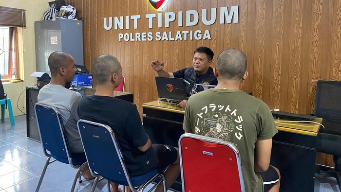 Polisi Melakukan Penyelidikan Terkait Kasus Pencurian Sepatu Di Pt Sci Salatiga Jumat 222024 169