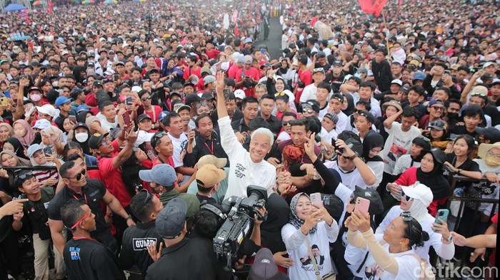 Semangat Ganjar Mahfud Sapa Pendukung Saat Kampanye Akbar Di Banyuwangi 5 169