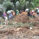 Warga Dusun Timbang Desa Nagasari Kecamatan Pagentan Banjarnegara Mengungsi Usai Bukit Maung Setinggi 500 Meter Longsor Selasa 2 169