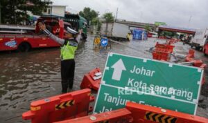 Pantura Kaligawe Lumpuh Imbas Banjir, ini Pengalihan Lalinnya