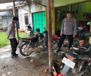 Anggota Polsek Bulu Beri Himbauan Larangan Knalpot Bising di Bengkel