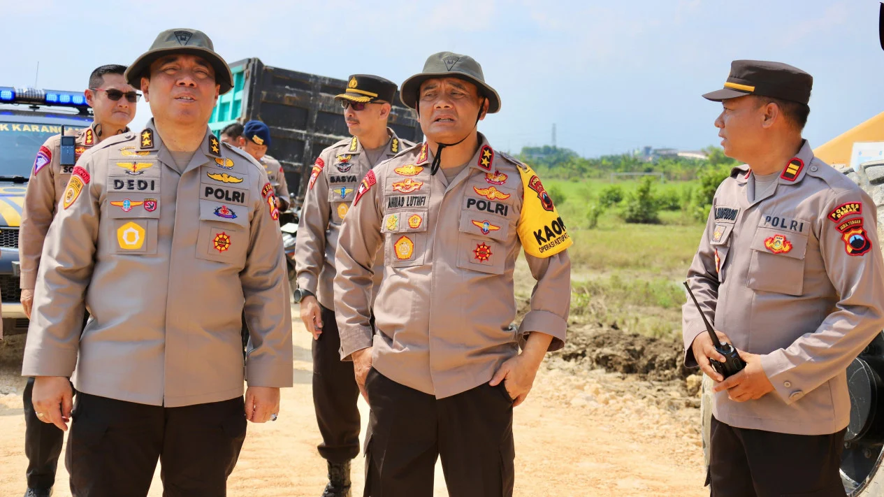 4 Jenderal Polisi Terobos Banjir Di Demak Demi Kirim Bantuan