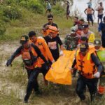 65f805838ed07 Proses Evakuasi 2 Santri Yang Menjadi Korban Banjir Di Grobogan Senin 18 3 24 1265 711