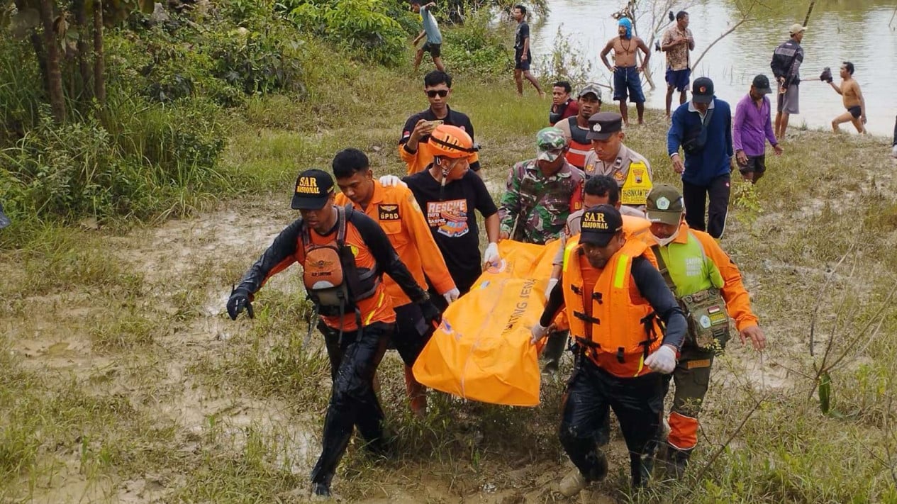 65f805838ed07 Proses Evakuasi 2 Santri Yang Menjadi Korban Banjir Di Grobogan Senin 18 3 24 1265 711