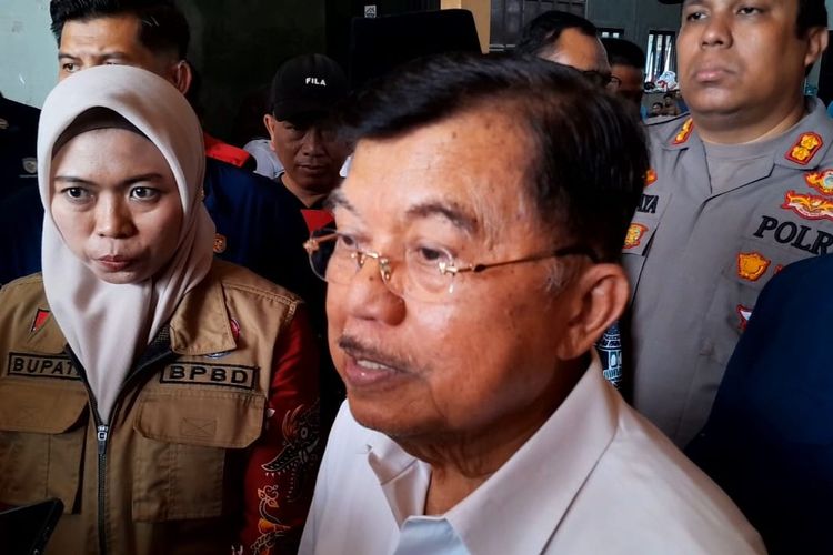 Temui Korban Banjir Demak, Jusuf Kalla Akan Kirim Bantuan dan Pompa untuk Pengeringan