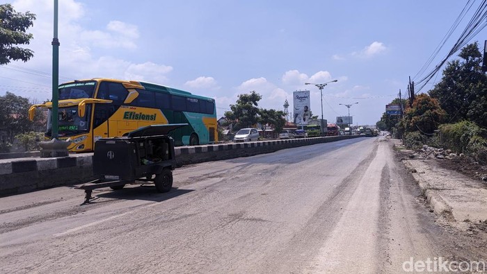 Ada Perbaikan Jalan Akibat Banjir, Pantura Karanganyar Demak Contraflow