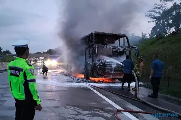 Bus Terbakar 2