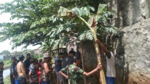 Heboh Warga Purwokerto Temukan Dua Pocong Terkubur saat Mencangkul, Isinya Bikin Kaget