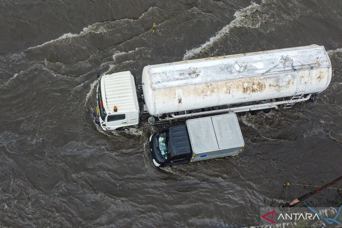 Banjir Di Jalur Pantura Semarang 130324 Mz 5.jpg