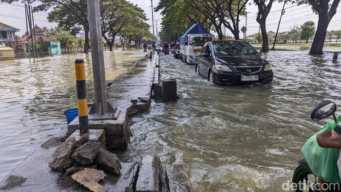 Banjir Pantura Karanganyar Demak Tinggal 30 Cm, Arus Lalu Lintas