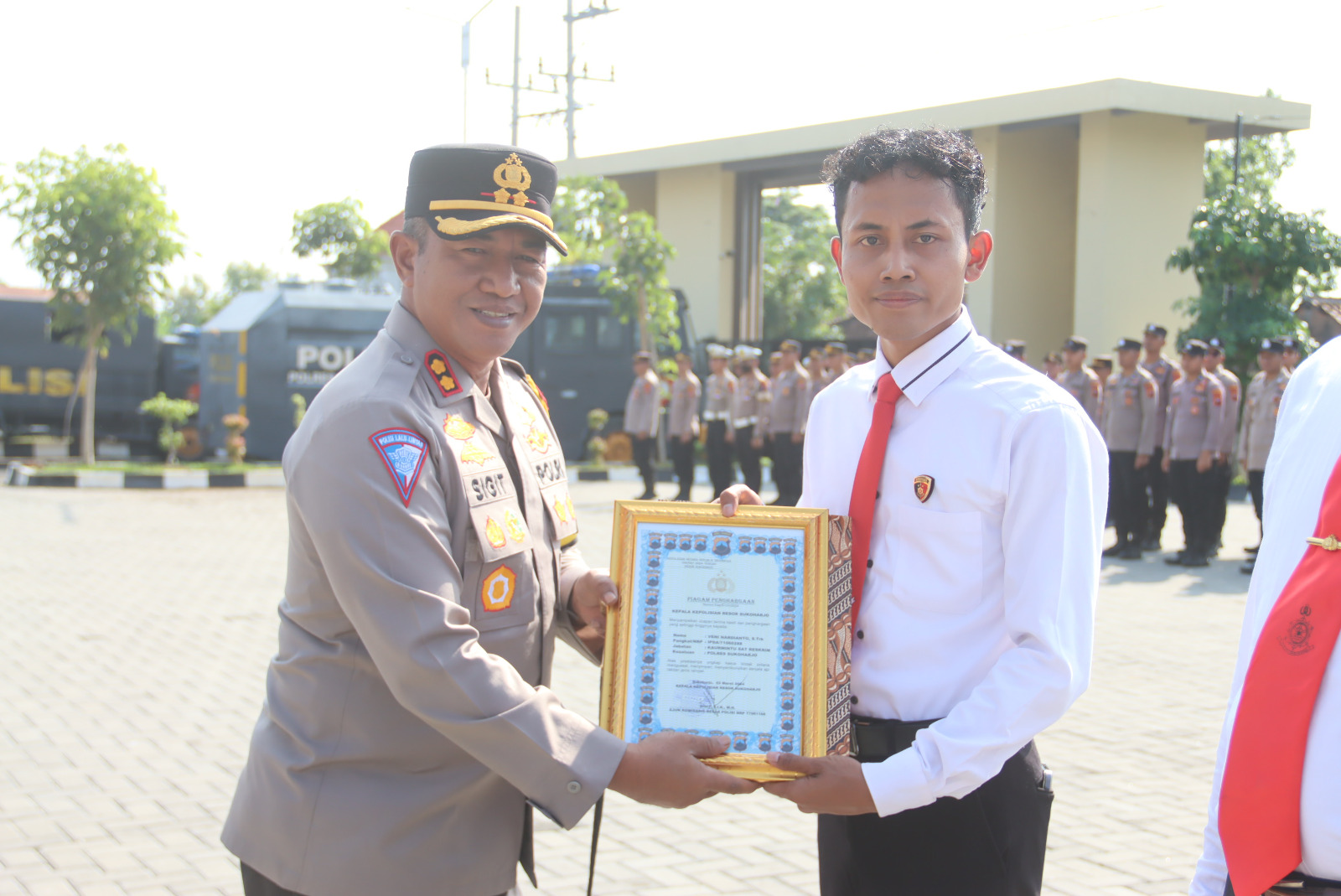 Berprestasi Dan Berdedikasi Tinggi, 34 Personil Polres Sukoharjo Dapat Penghargaan