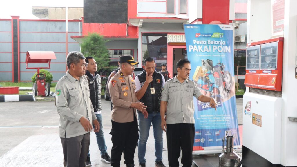 Pastikan Kesesuaian Penjualan BBM, Polresta Banyumas Sidak SPBU