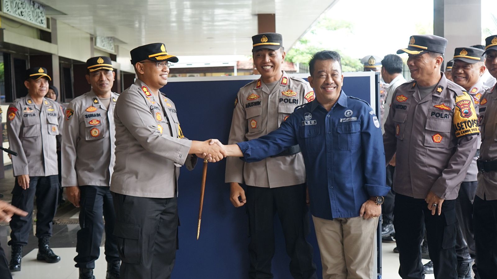 Giatkan Olahraga Kapolres Batang Serahkan Meja Tenis