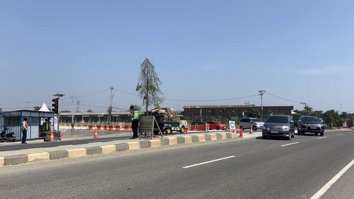 Hari Pertama Tol Jogja Solo Berfungsi Exit Tol Karanganom Klaten Ramai Plat Luar Daerah