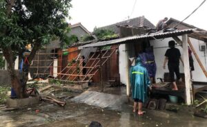 Angin Puting Beliung Terjang Puluhan Rumah di Sumberagung Weleri