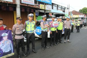 Satlantas Polres Banjarnegara Sosialiasi Tata Tertib Lalu Lintas di Simpang Tiga Gayam