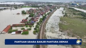 Kendaraan ke Semarang Via Mijen Demak Mengular Akibat Banjir Demak