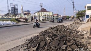 Begini Penampakan Jalur Pantura yang Rusak gegara Banjir Demak