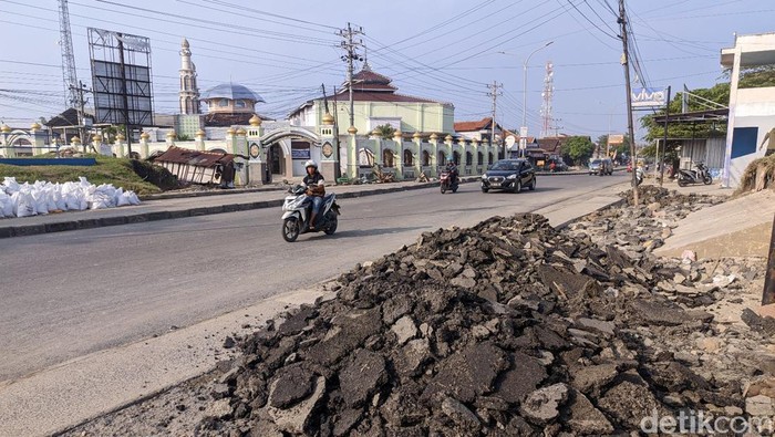 Ini Penampakan Jalur Pantura Yang Rusak Gegara Banjir Demak