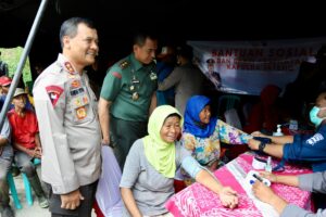 Kapolda Jateng Salurkan Bantuan Sosial dan Kunjungi Bakti Kesehatan di Magelang