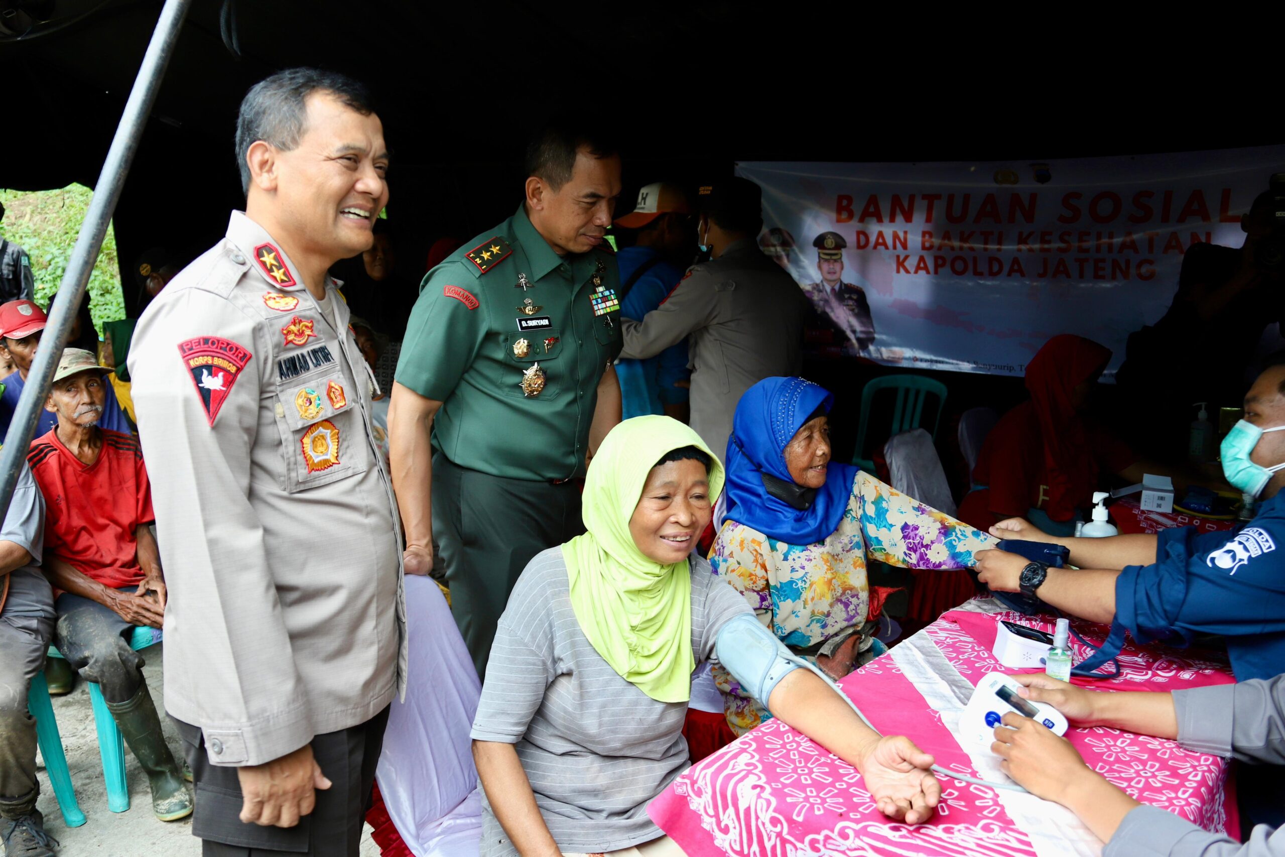 Kapolda Jawa Tengah Beri Bansos Dan Kunjungi Bakti Kesehatan Di