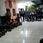 Keenam Belas Remaja Saat Digiring Polisi Di Map