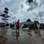 Masjid Agung Demak Kebanjiran Wahib Pribadi 3 3207132648