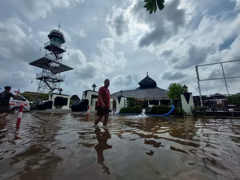 Masjid Agung Demak Kebanjiran Wahib Pribadi 3 3207132648