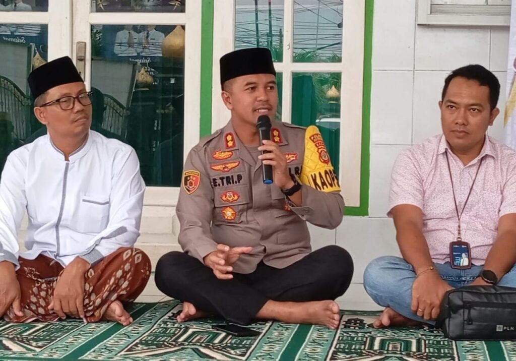 Minggu Kasih, Kapolres Jembrana di Masjid Al Falah Desa Tehal Badeng Timur