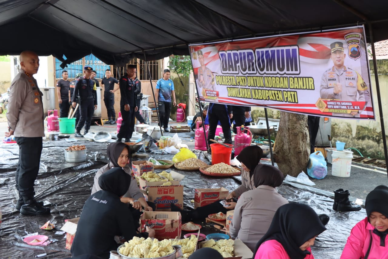 Peduli Warga Masyarakat Korban Banjir Polresta Pati Dirikan Dapur Umum