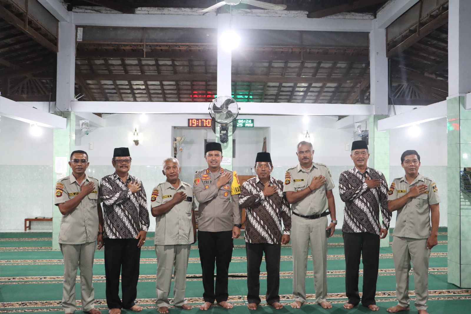 Sambang Masjid Di Baler Bale Agung, Kapolres Jembrana Gelar “lapor