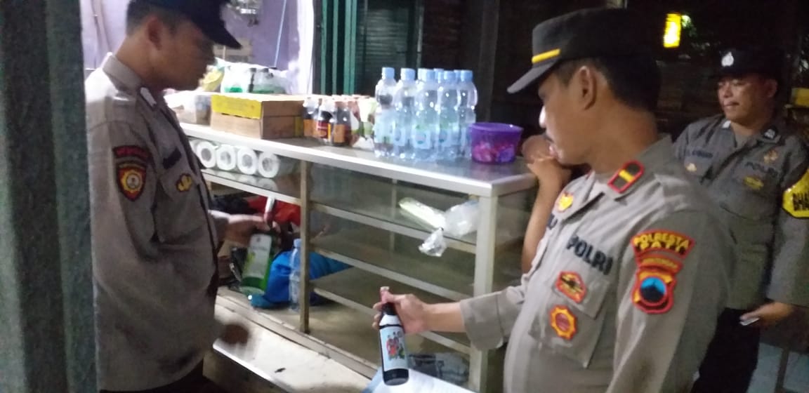 Sita Sejumlah Minuman Keras, Polsek Wedarijaksa Gelar Razia