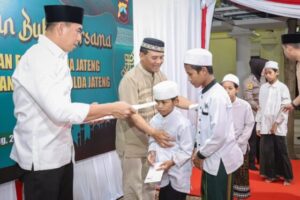 Tarling Bersama Forkopimda, Kapolda Jateng Bagikan Tali Asih untuk 100 Anak Yatim Piatu