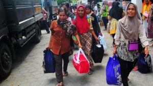 Banjir Surut, Korban Banjir Demak Kembali ke Rumah