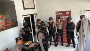 Patroli Dialogis: Dalmas Pati Bersinergi dengan Security dan Anggota Pam Gudang Bawaslu